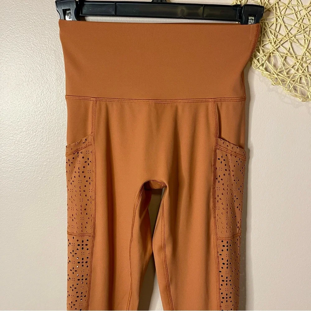 aerie move eyelet